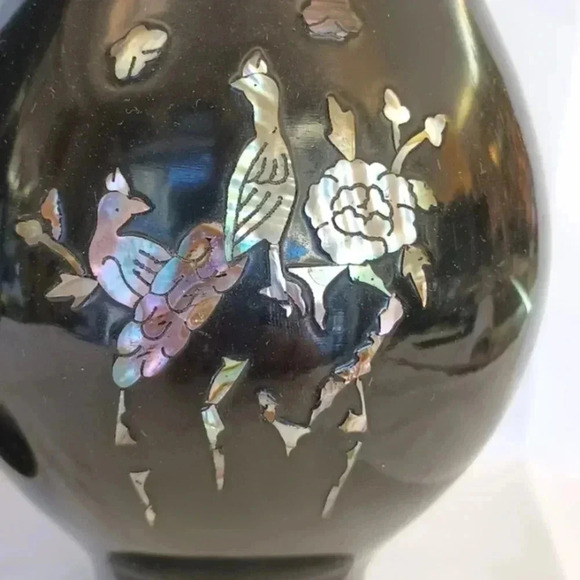 Pair Korean black enamel hand cut abalone vases - Picture 3 of 6